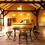 The Attic - Large Open-Space In The Old Town Of Brasov, Minutes Away From The Black Church