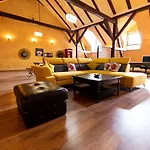 The Attic - Large Open-Space In The Old Town Of Brasov, Minutes Away From The Black Church