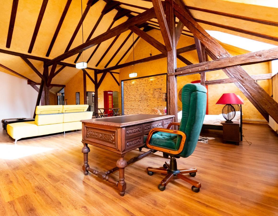 Apartment The Attic - Large Open-space In The Old Town Of Brasov, Minutes Away From The Black Church *
